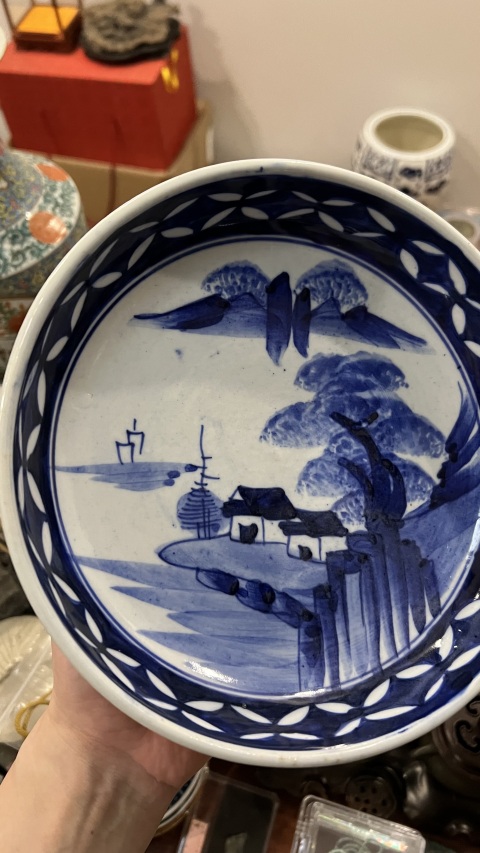 古玩陶瓷清末山水紋青花盤拍賣，當(dāng)前價(jià)格299元