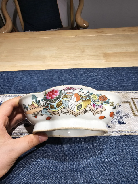 古玩陶瓷御窯大師戴裕成款博古圖海棠貢盤拍賣，當前價格2650元
