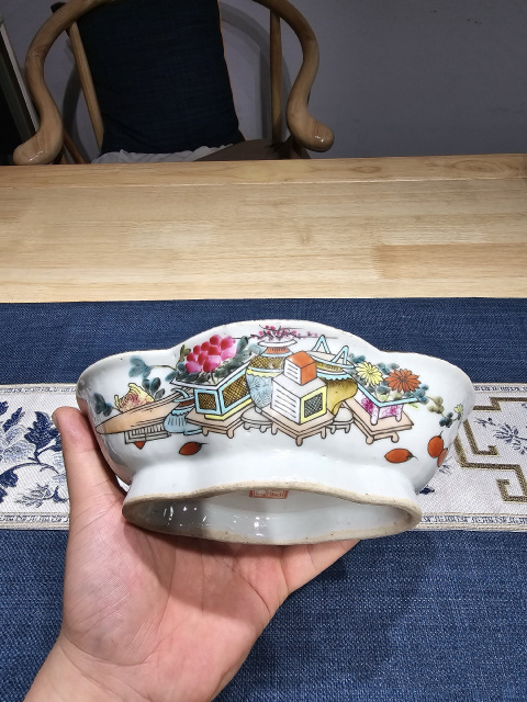 古玩陶瓷御窯大師戴裕成款博古圖海棠貢盤拍賣，當前價格2650元