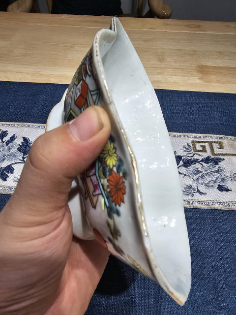 古玩陶瓷御窯大師戴裕成款博古圖海棠貢盤拍賣，當前價格2650元