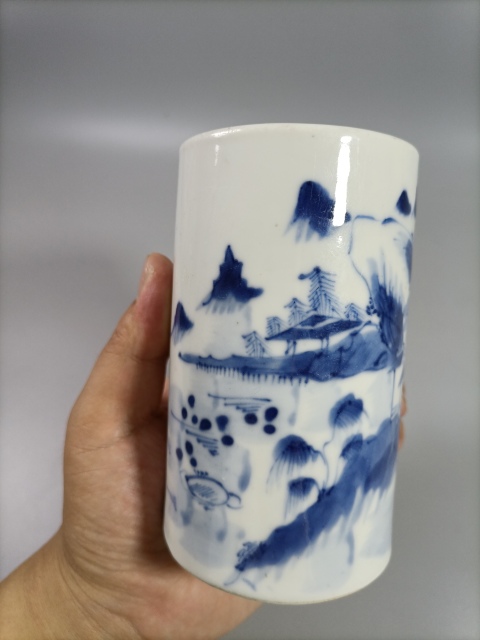 域鉴古玩】清中晚青花山水人物纹笔筒拍卖价格/图片/值多少钱