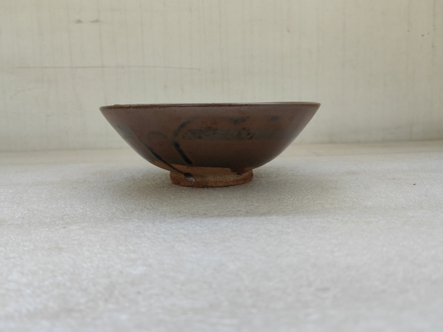 古玩陶瓷清早期褐釉碗拍賣，當(dāng)前價(jià)格198元