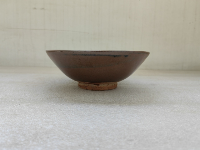 古玩陶瓷清早期褐釉碗拍賣，當(dāng)前價(jià)格198元