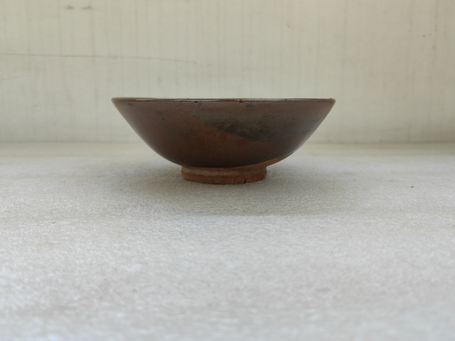 古玩陶瓷清早期褐釉碗拍賣，當(dāng)前價(jià)格198元