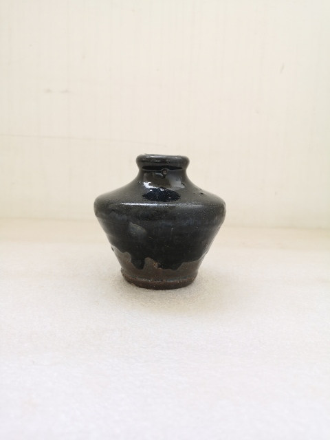 古玩陶瓷黑釉瓶拍賣(mài),當(dāng)前價(jià)格550元