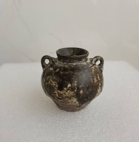 古玩陶瓷德清窯褐釉雙系罐拍賣,當前價格0元