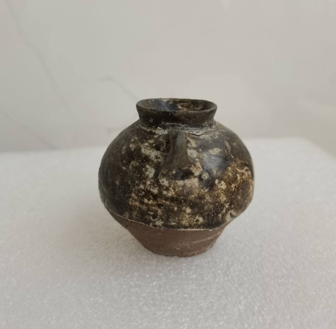 古玩陶瓷德清窯褐釉雙系罐拍賣,當前價格0元