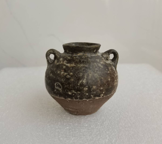 古玩陶瓷德清窯褐釉雙系罐拍賣,當前價格0元