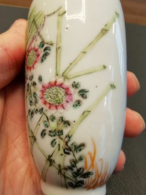 古玩陶瓷乾隆御製款粉彩蟲草紋盤口瓶拍賣,當前價格650元