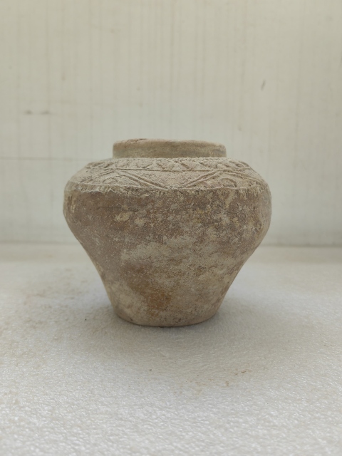 古玩陶瓷黃釉罐拍賣,當(dāng)前價(jià)格850元