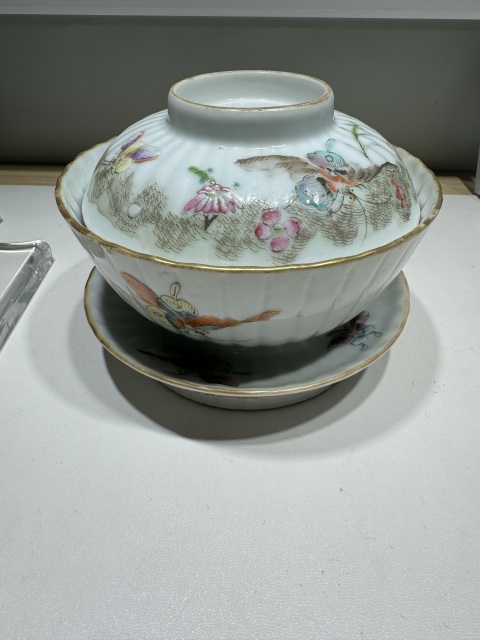 光緒·粉彩蝶戀花紋蓋碗拍賣，當(dāng)前價(jià)格2980元