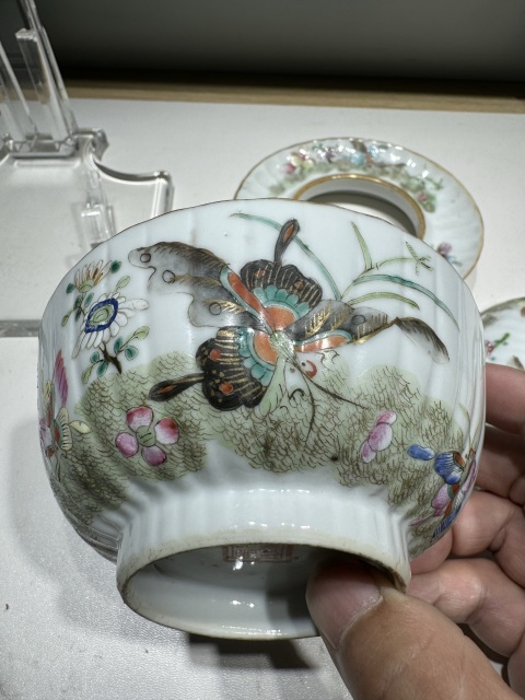 古玩陶瓷光緒·粉彩蝶戀花紋蓋碗拍賣，當前價格2980元
