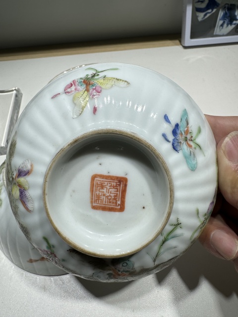 古玩陶瓷光緒·粉彩蝶戀花紋蓋碗拍賣，當前價格2980元