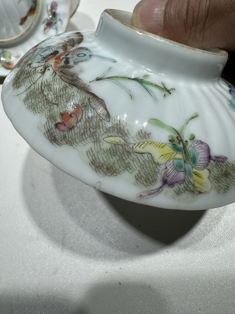 古玩陶瓷光緒·粉彩蝶戀花紋蓋碗拍賣，當前價格2980元