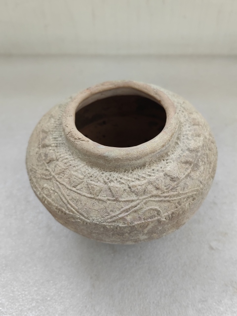 古玩陶瓷黃釉罐拍賣,當(dāng)前價(jià)格850元