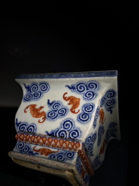 古玩陶瓷晚清·青花礬紅”洪福齊天”云蝠紋四方花盆拍賣,當前價格9800元
