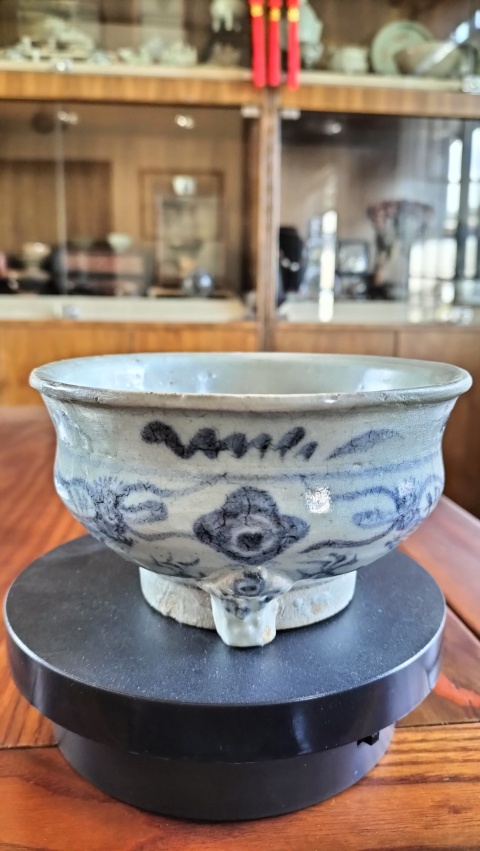 古玩陶瓷明末清初.青花雙龍戲珠紋過渡期三足爐1600拍賣，當前價格1600元