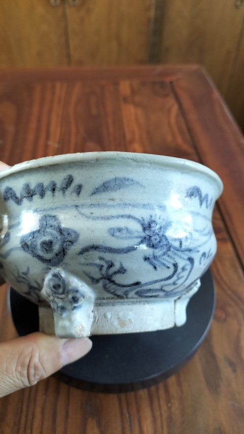 古玩陶瓷明末清初.青花雙龍戲珠紋過渡期三足爐1600拍賣，當前價格1600元