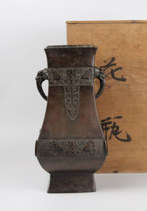 古玩雜項十七世紀 萬歷款 雙龍耳饕餮紋 日本銅方尊拍賣，當前價格16000元