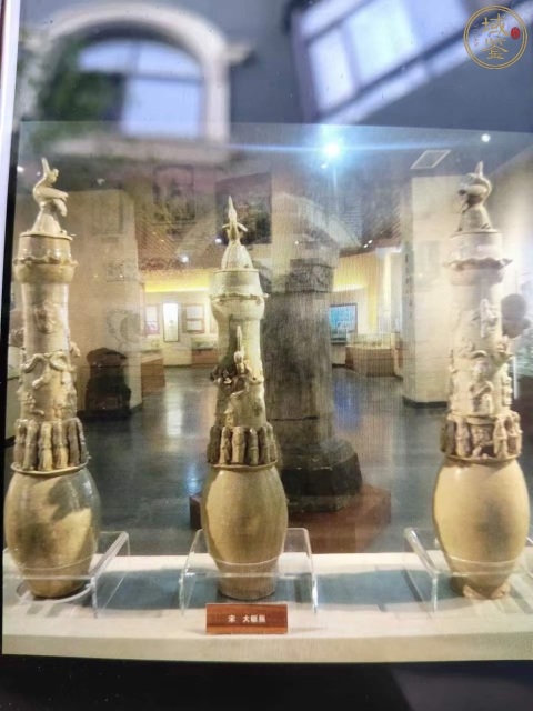 古玩陶瓷宋代精美影青釉堆塑人物龍紋瓶拍賣,當前價格0元