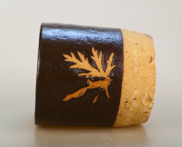 古玩陶瓷清晚期.剪紙貼花褐釉筆筒(文房雅器)拍賣,當前價格1980元