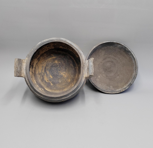 古玩陶瓷戰(zhàn)漢三足雙耳弦紋陶鼎【附證書】拍賣,當前價格6000元