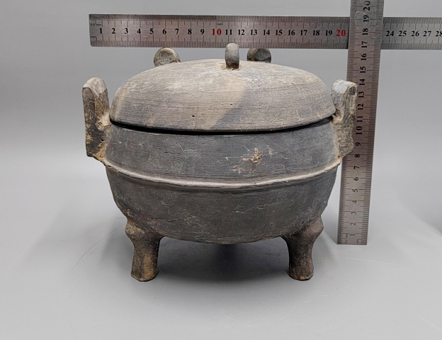 古玩陶瓷戰(zhàn)漢三足雙耳弦紋陶鼎【附證書】拍賣,當前價格6000元