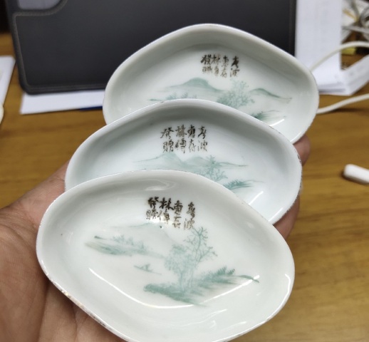 古玩陶瓷三只白釉綠彩山水人物小碟拍賣，當前價格188元