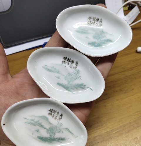 古玩陶瓷三只白釉綠彩山水人物小碟拍賣，當前價格188元