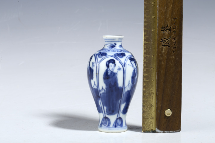 古玩陶瓷清康熙·青花開窗仕女紋小梅瓶拍賣，當(dāng)前價(jià)格9999元