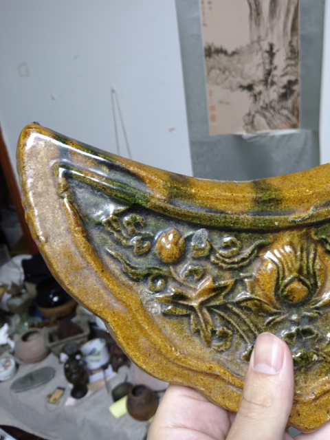 古玩陶瓷清代琉璃釉蓮花池塘紋水滴瓦拍賣，當前價格1000元