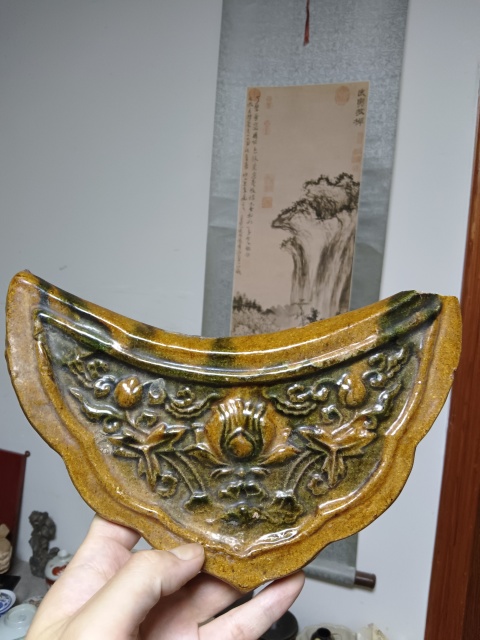 古玩陶瓷清代琉璃釉蓮花池塘紋水滴瓦拍賣，當前價格1000元