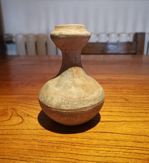 古玩陶瓷漢代.灰陶彩繪小蒜頭瓶拍賣,當前價格698元