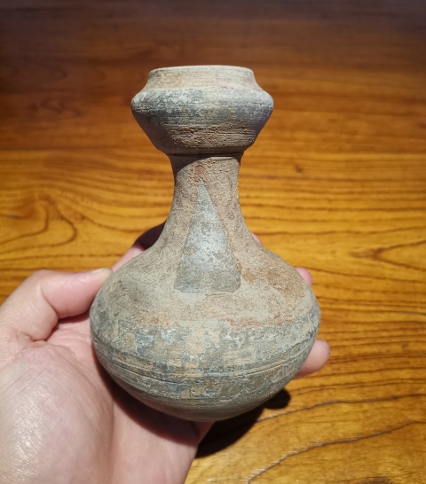 古玩陶瓷漢代.灰陶彩繪小蒜頭瓶拍賣,當前價格698元