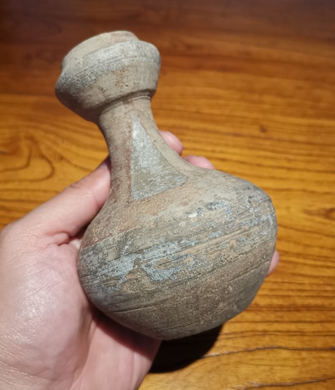古玩陶瓷漢代.灰陶彩繪小蒜頭瓶拍賣,當前價格698元