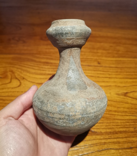 古玩陶瓷漢代.灰陶彩繪小蒜頭瓶拍賣,當前價格698元