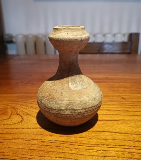 古玩陶瓷漢代.灰陶彩繪小蒜頭瓶拍賣,當前價格698元
