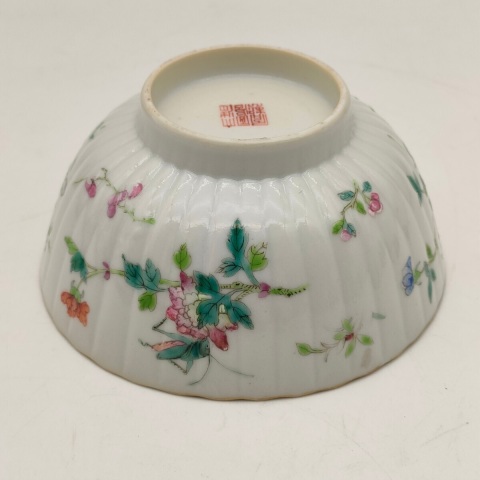 古玩陶瓷清同治 粉彩飛黃騰達瓜棱花口碗拍賣，當前價格2000元
