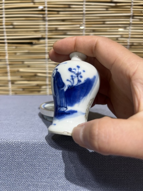 古玩陶瓷梅瓶式鼻煙壺拍賣,當前價格3800元