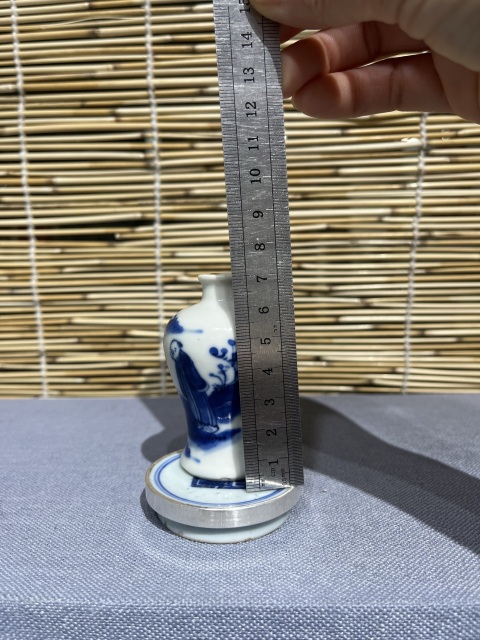 古玩陶瓷梅瓶式鼻煙壺拍賣,當前價格3800元