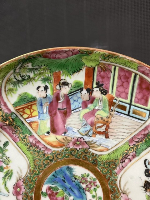 古玩陶瓷晚清.花鳥人物故事廣彩折沿盤拍賣，當(dāng)前價格258元