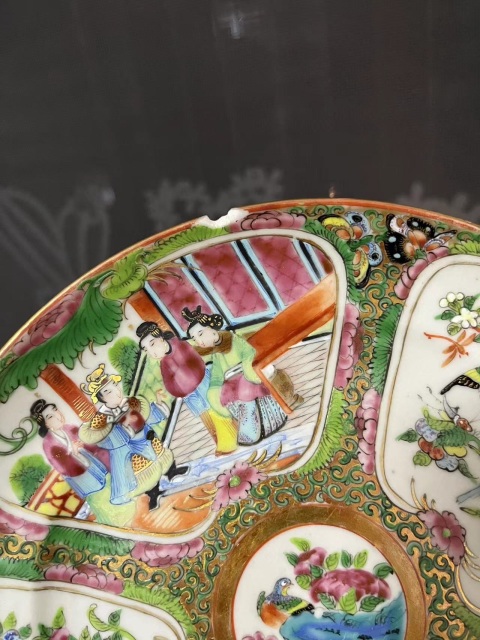 古玩陶瓷晚清.花鳥人物故事廣彩折沿盤拍賣，當(dāng)前價格258元