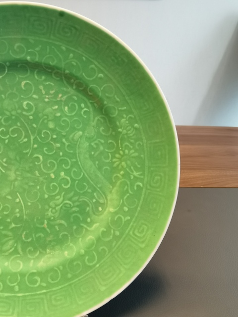 古玩陶瓷江西珍品款綠釉堆白纏枝草龍紋盤拍賣，當前價格1080元