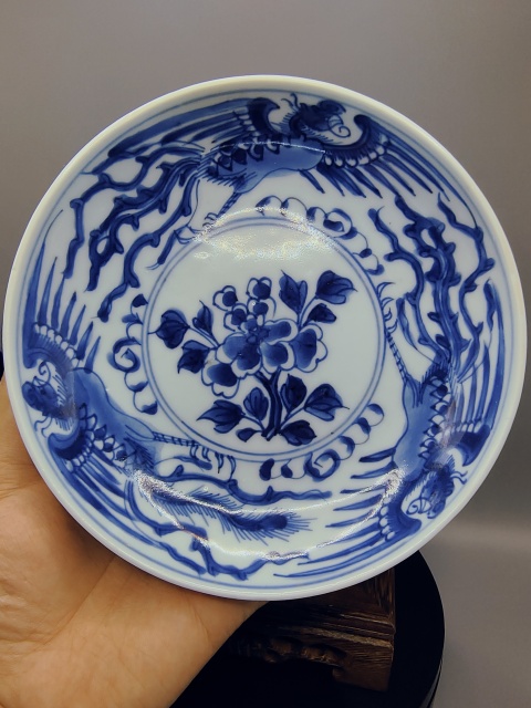 古玩陶瓷康熙翠毛藍(細路精品)?青花鳳穿牡丹圖賞盤拍賣,當前價格6000元