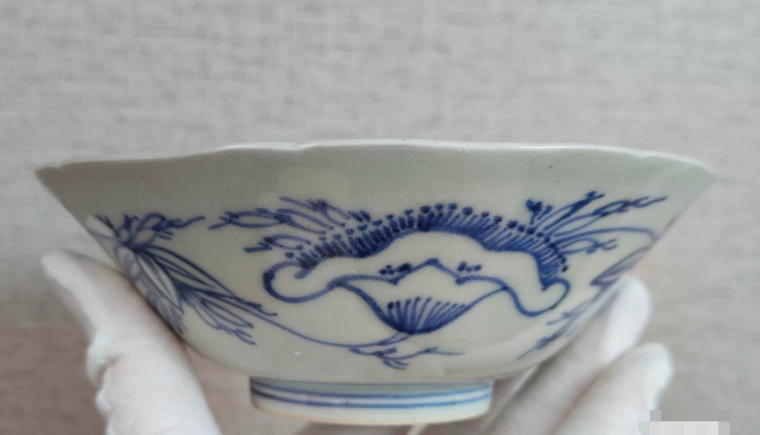 古玩陶瓷清雍正線描青花八寶紋花口碗拍賣,當前價格1280元