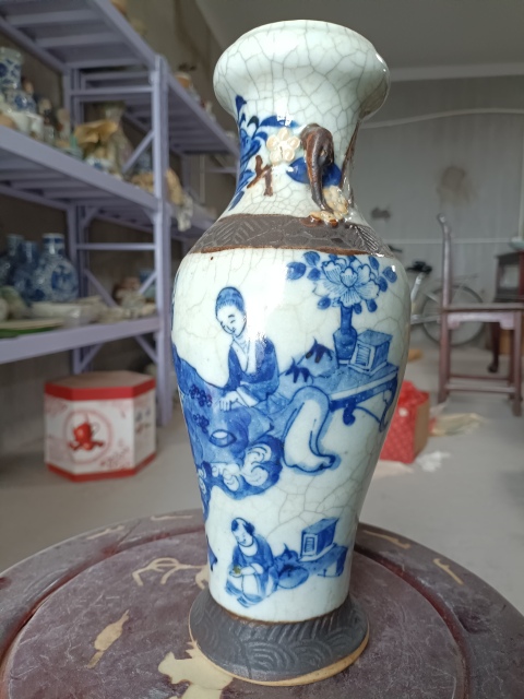 古玩陶瓷哥釉青花人物雙耳觀音瓶拍賣,當(dāng)前價(jià)格1888元