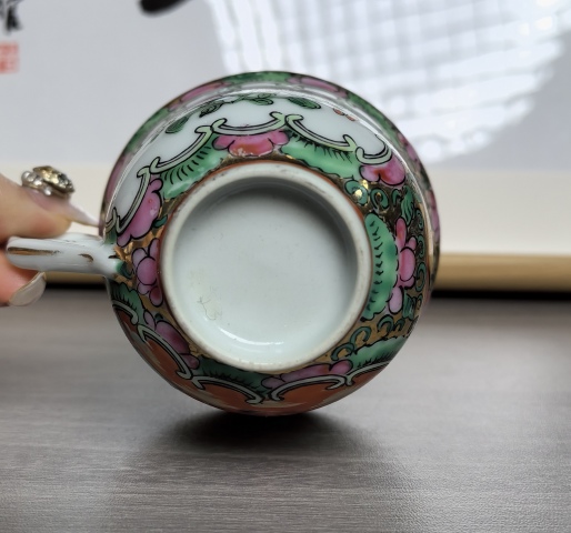 古玩陶瓷清晚期 精品廣彩人物故事紋茶杯拍賣,當(dāng)前價(jià)格430元
