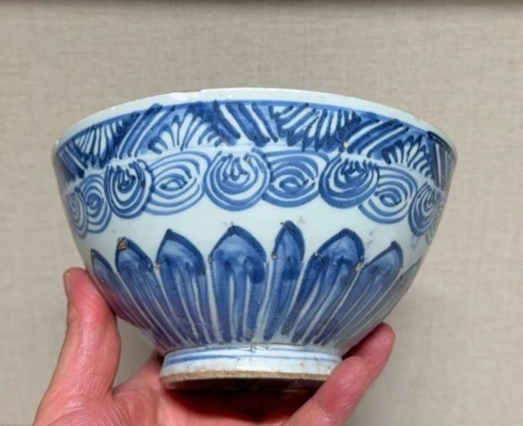 古玩陶瓷明末清初青花線描花卉雞心碗拍賣,當(dāng)前價(jià)格1360元