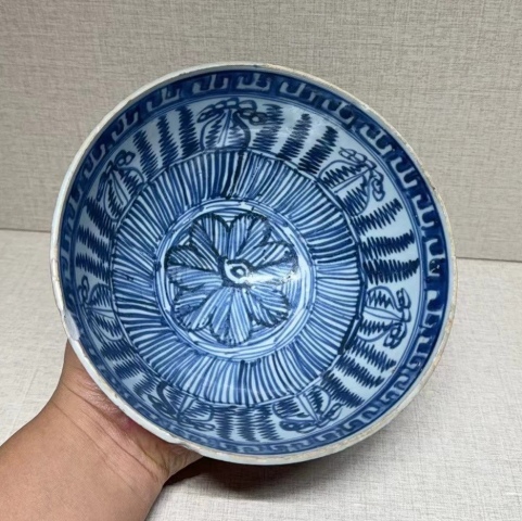 古玩陶瓷明末清初青花線描花卉雞心碗拍賣,當(dāng)前價(jià)格1360元