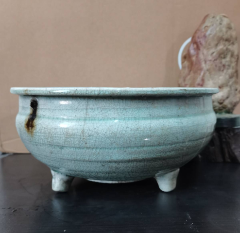 古玩陶瓷龍泉青瓷三足爐拍賣,當前價格3600元